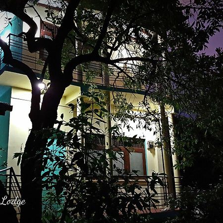 City Centre Lodge Ponnarankulama Buitenkant foto