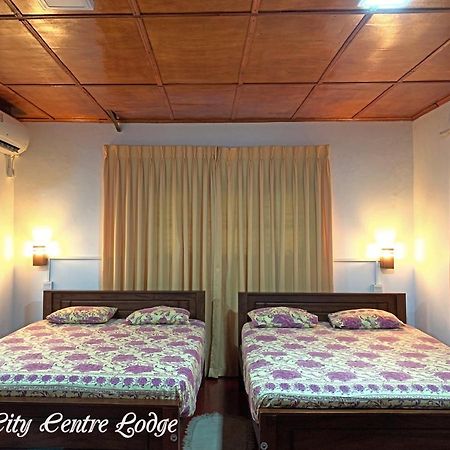 City Centre Lodge Ponnarankulama Buitenkant foto