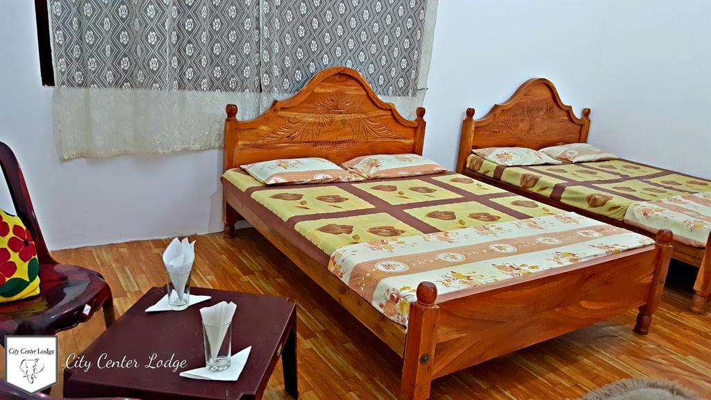City Centre Lodge Ponnarankulama Buitenkant foto