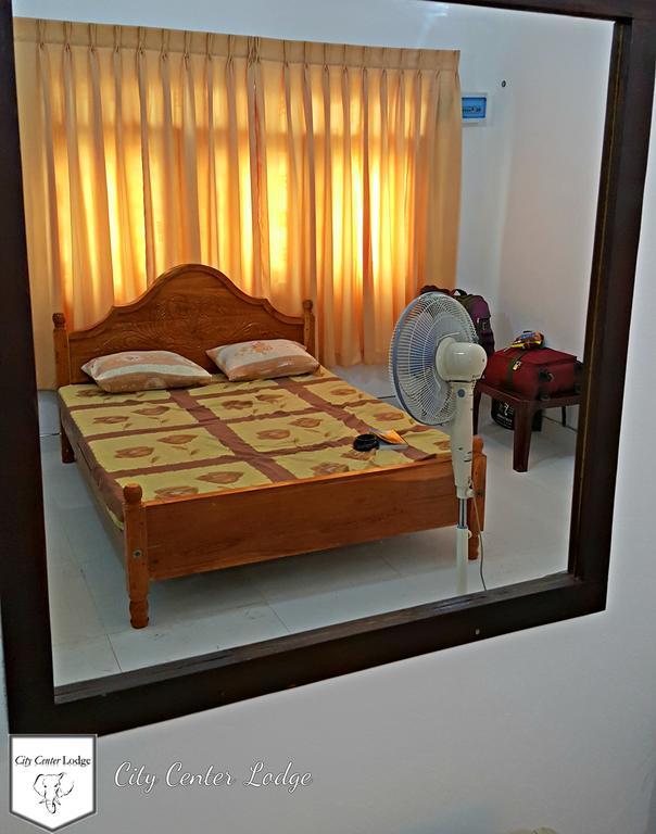 City Centre Lodge Ponnarankulama Buitenkant foto
