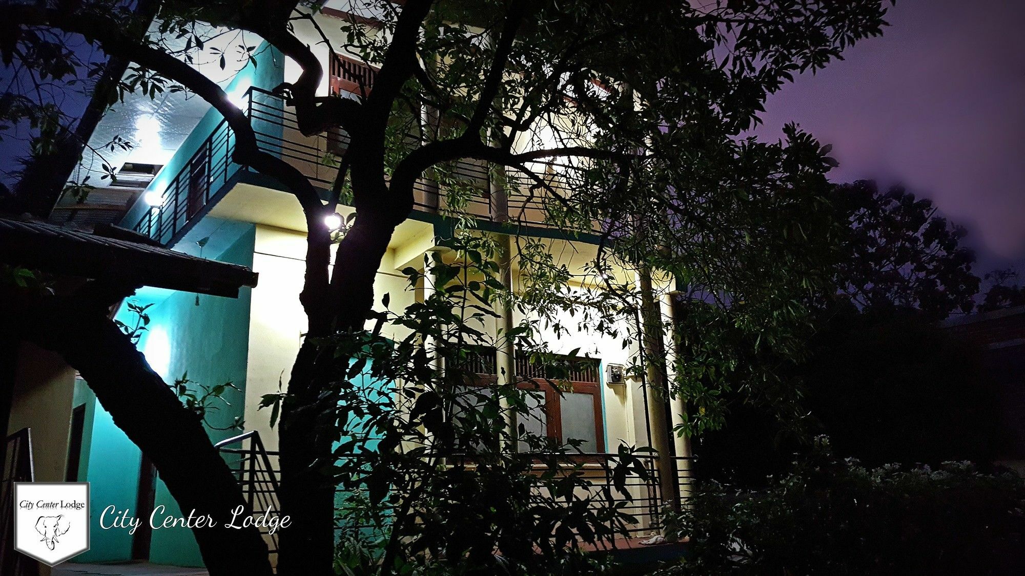 City Centre Lodge Ponnarankulama Buitenkant foto