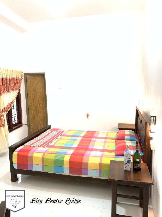 City Centre Lodge Ponnarankulama Buitenkant foto