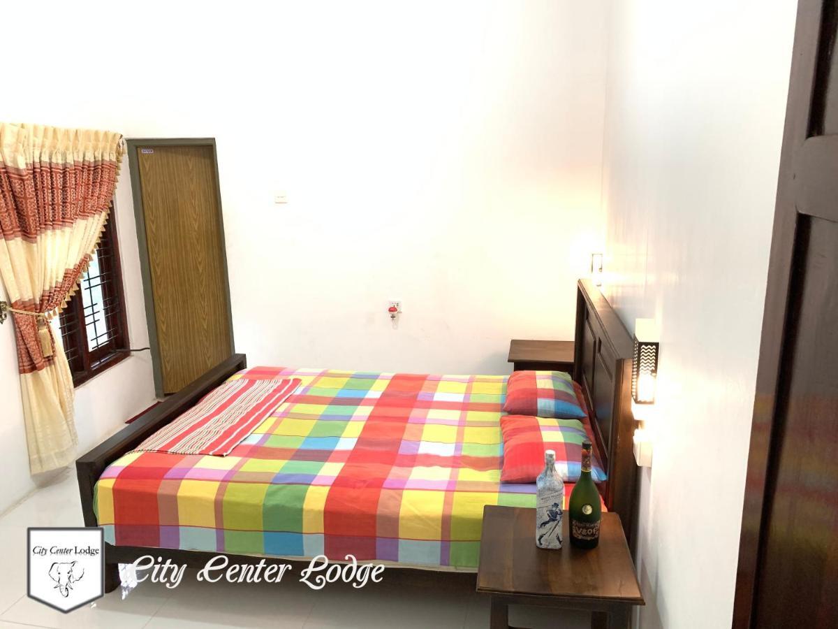 City Centre Lodge Ponnarankulama Buitenkant foto