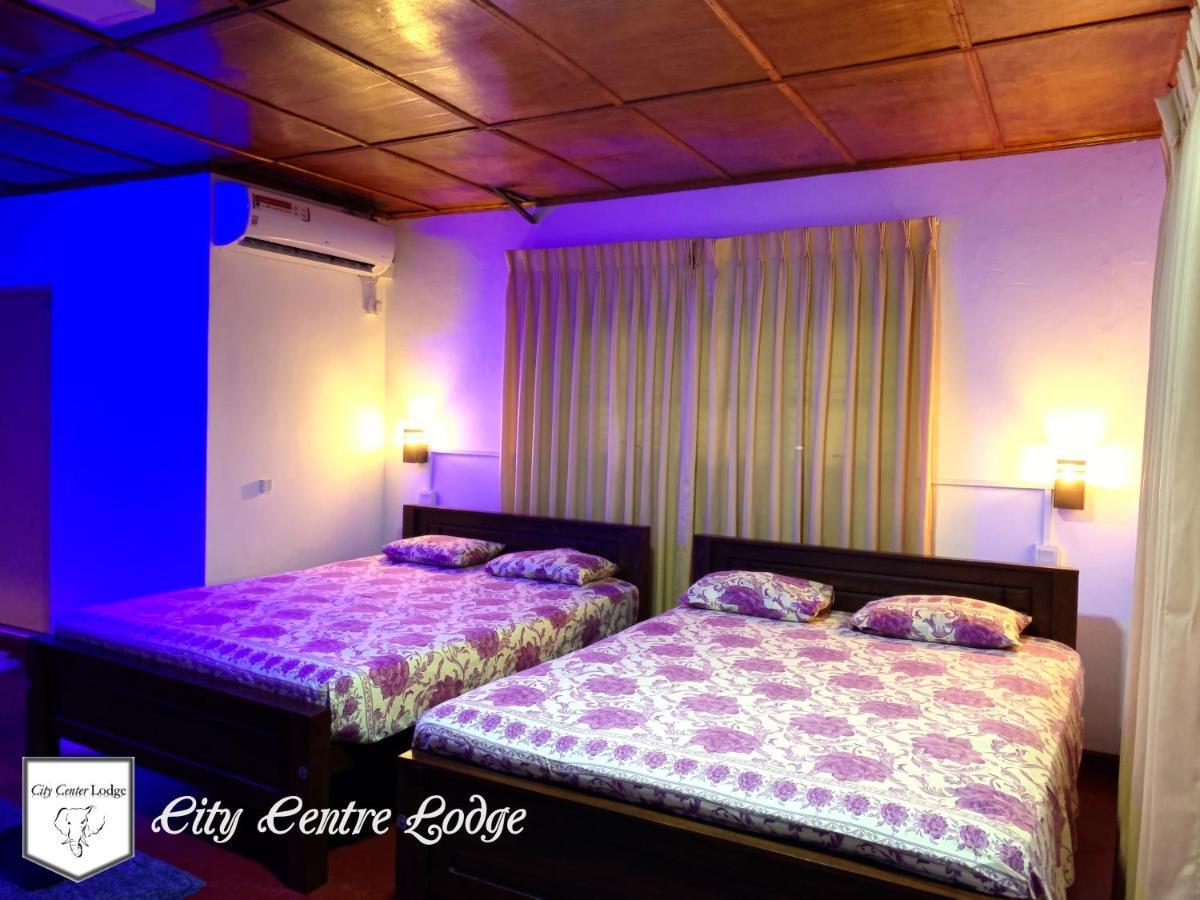 City Centre Lodge Ponnarankulama Buitenkant foto