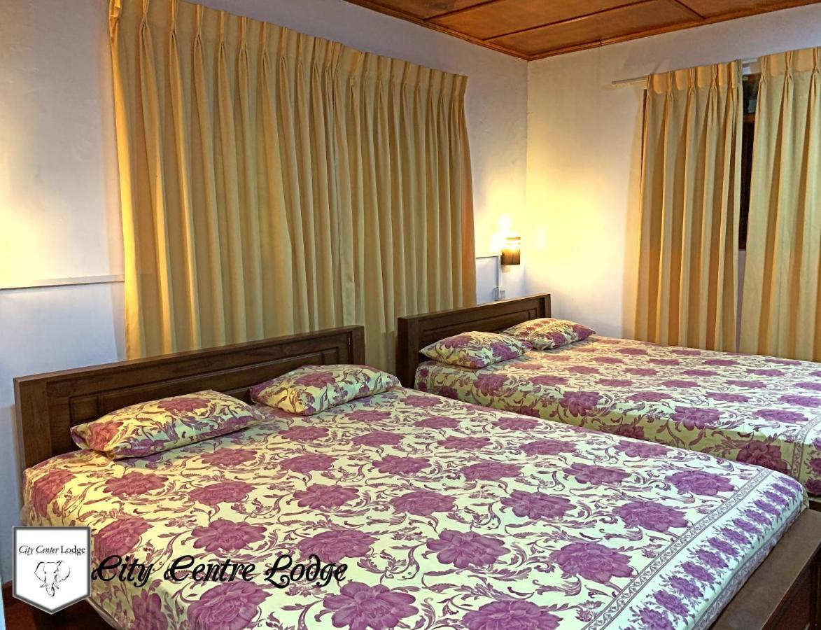 City Centre Lodge Ponnarankulama Buitenkant foto