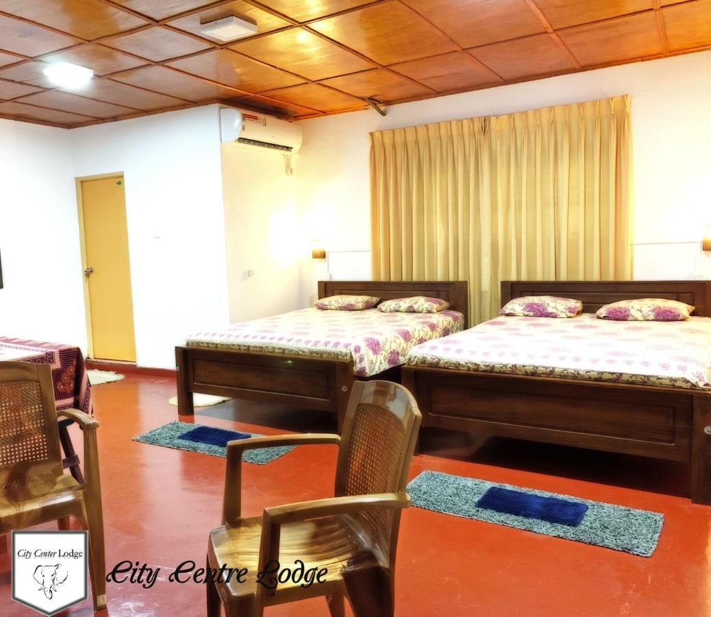City Centre Lodge Ponnarankulama Buitenkant foto